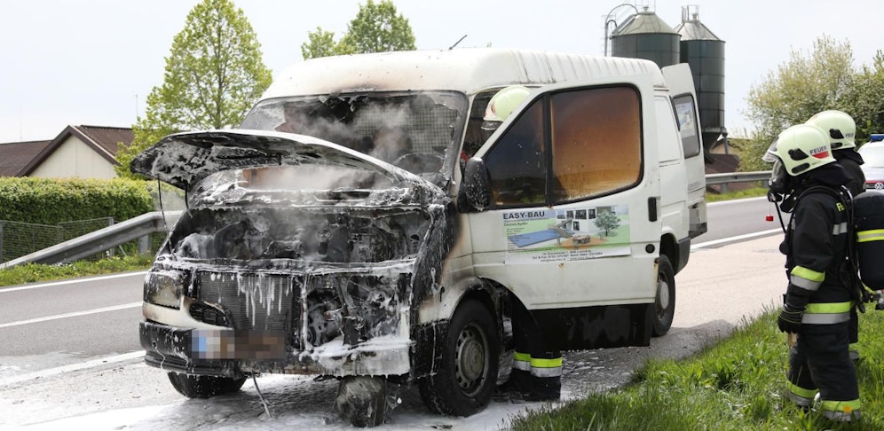 Das Fahrzeug brannte völlig aus.
