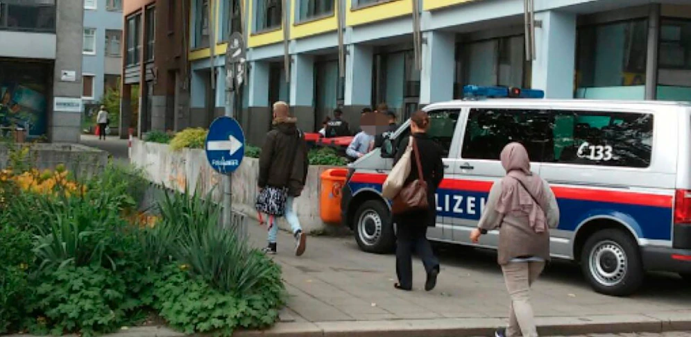 Ein Polizei-Großaufgebot stellten Marihuana sicher.