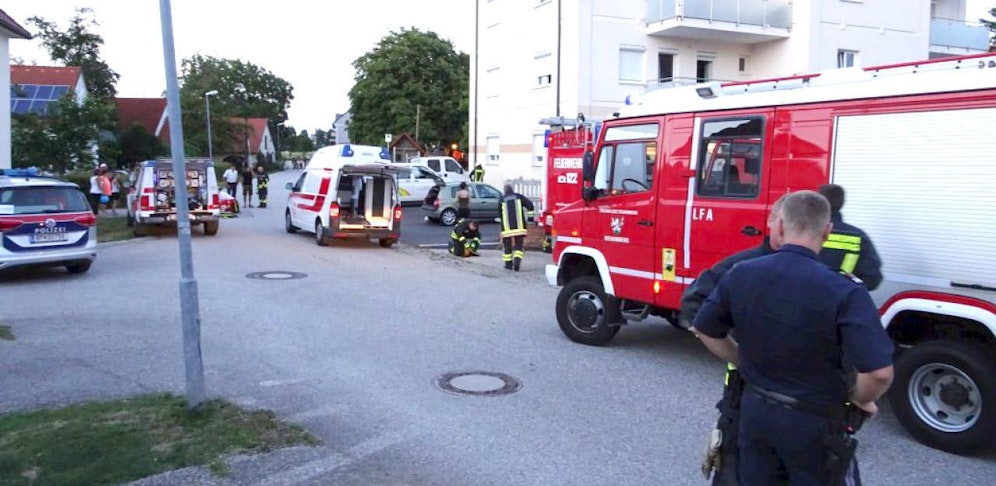 Der Bursche wurde im Spital operiert.                               