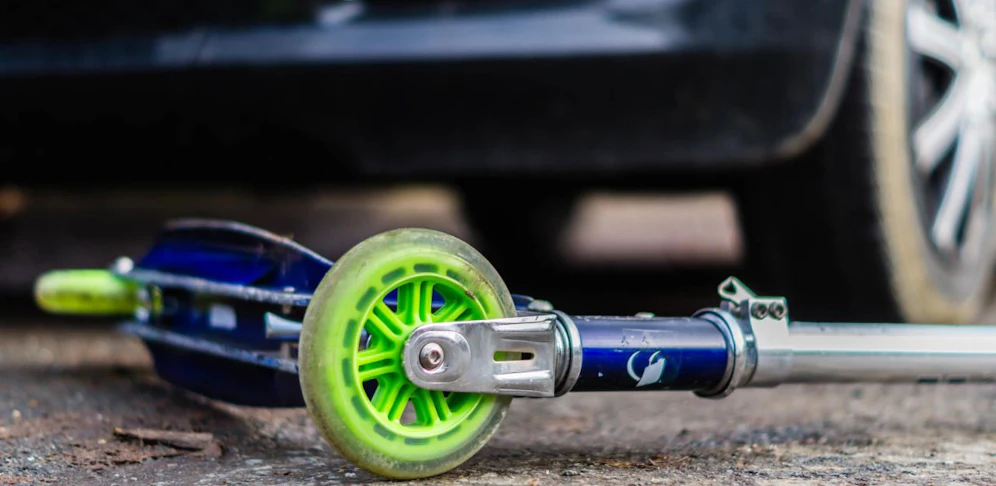 (Symbolfoto): Am Montag kam es in Wien-Wieden zu einem Verkehrsunfall zwischen einem PKW und einem E-Scooter. Der Roller-Fahrer wurde leicht verletzt.