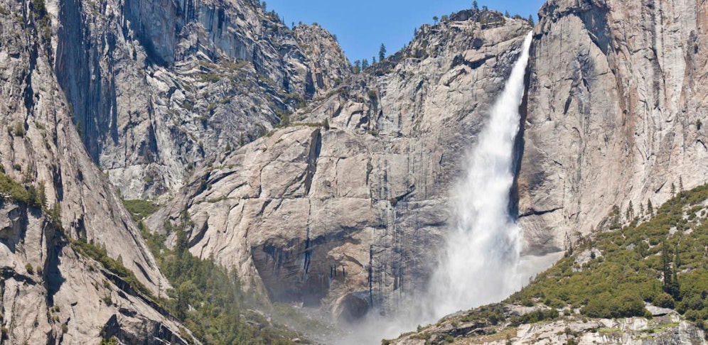 Beim Fotografieren am Wasserfall Nevada Fall ist ein 18-jähriger Israeli ausgerutscht und abgestürzt. Er habe vermutlich ein Selfie machen wollen, hieß es.