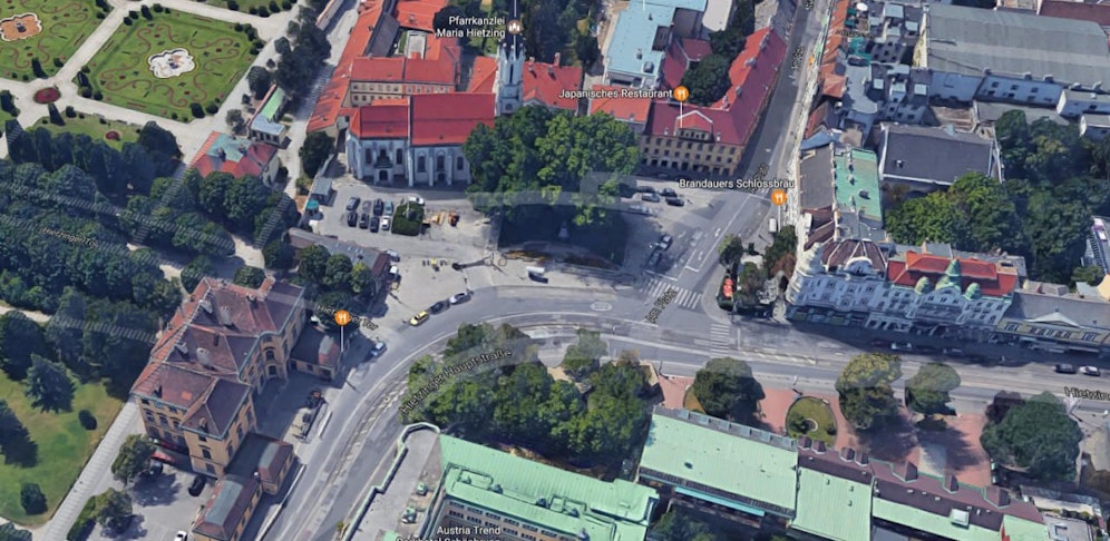 Vor dem Hietzinger Tor des Schönbrunner Schlossgartens riss ein Teenie einer Seniorin die Goldkette vom Hals.