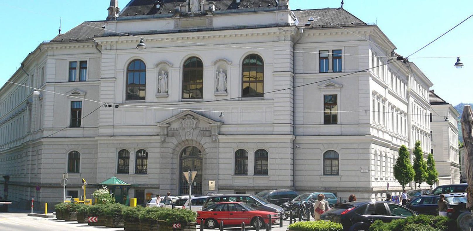 Das frisch renovierte Landesgericht in Salzburg in dem heute der Terrorprozess gegen einen anerkannten Flüchtling aus Syrien startete.
