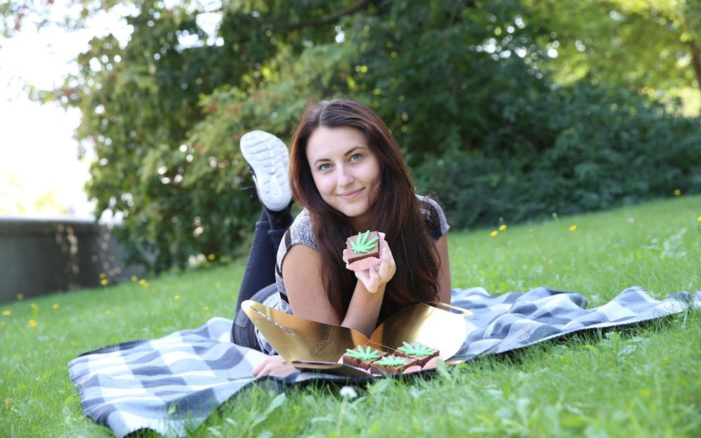 "Heute"-Redakteurin Amra Duric verkostete den CBD-Brownie.