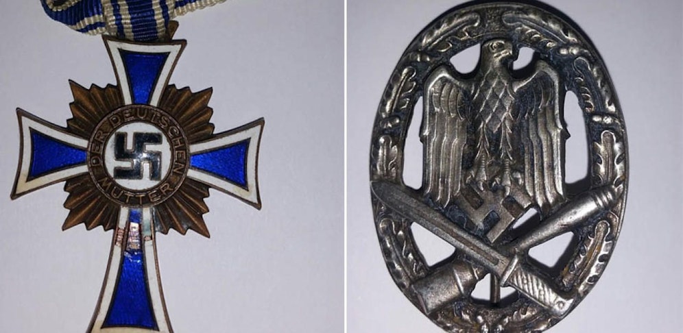 Die sichergestellten Nazi-Abzeichen