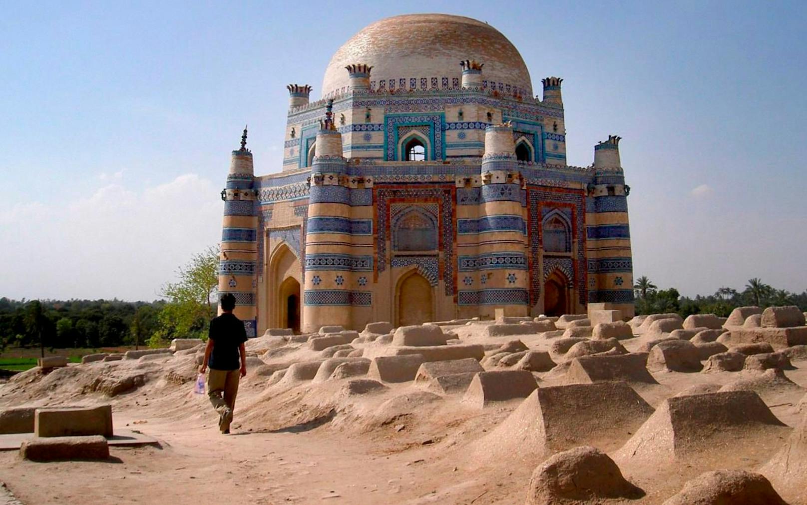 Das berühmte Mausoleum von Bibi Jawindi in der historischen Altstadt von Uch Sharif. Pakistan, 2009