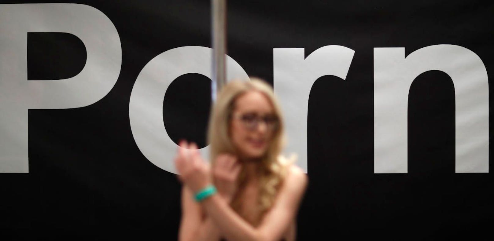 Porno-Star Ginger Banks am Pornhub-Stand der AVN Adult Entertainment Expo in Las Vegas. Die Suche nach &quot;Coronavirus&quot; am Portal steigt an.