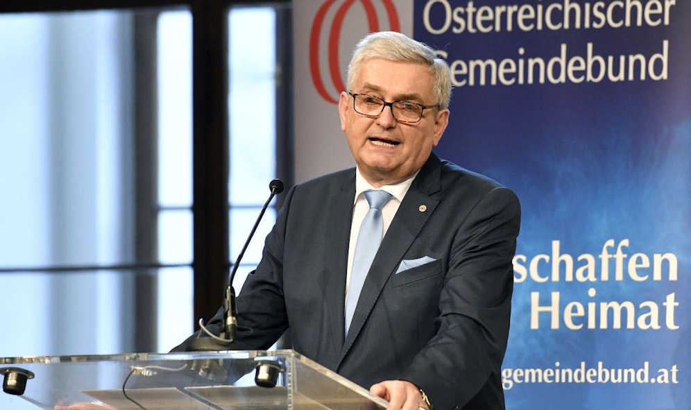 Gemeindebund-Chef Riedl: Schulärzte "zu teuer".  