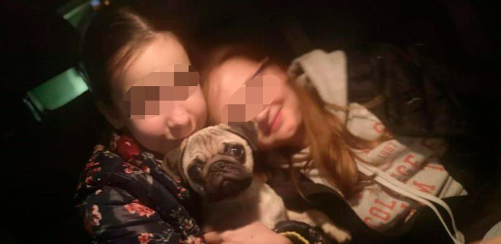 Die Mädchen freuen sich, dass ihr Coffee wieder da ist.