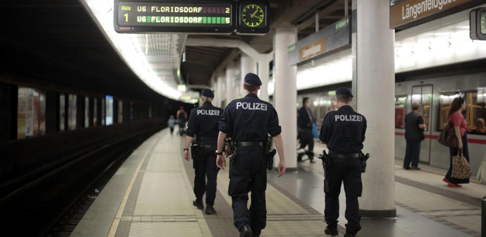 Die Polizei führte entlang des Lerchenfelder Gürtels eine Schwerpunktaktion gegen Drogendealer durch. 