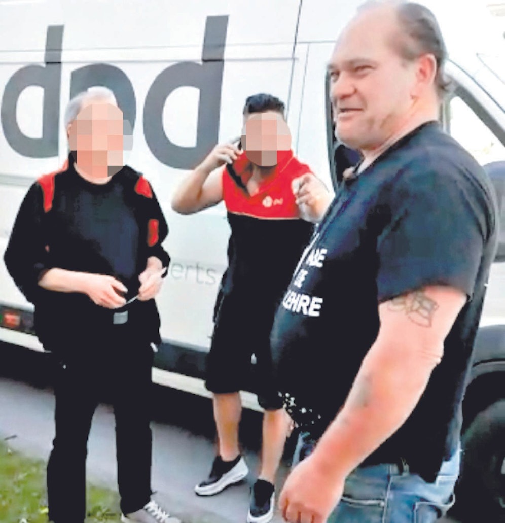 Albert M. (54) im Clinch mit Paketboten. 