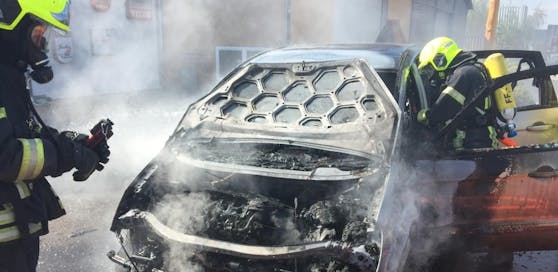 Der Wagen brannte komplett aus