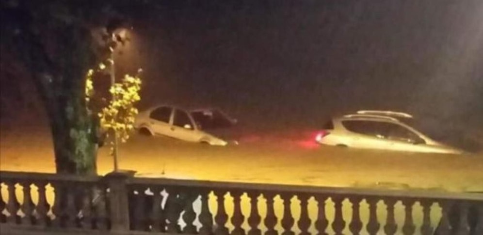 Autos wurden fortgerissen