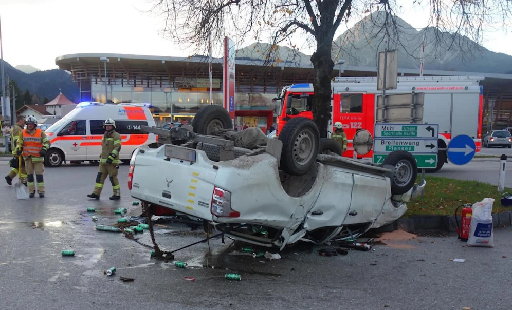 In diesem Wrack ließ der Teenager seine Kumpanen verletzt liegen und flüchtete.