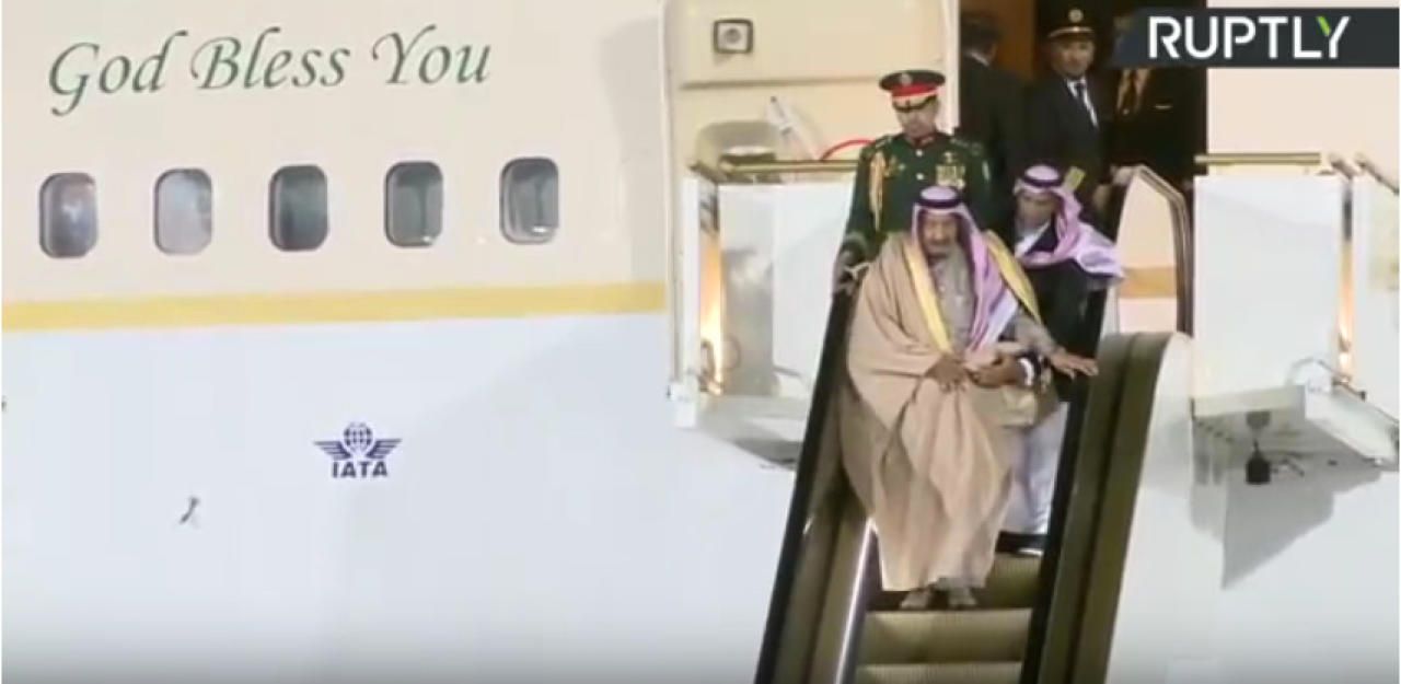 Heute.at - Stell dir vor, du bist König und die Rolltreppe spinnt