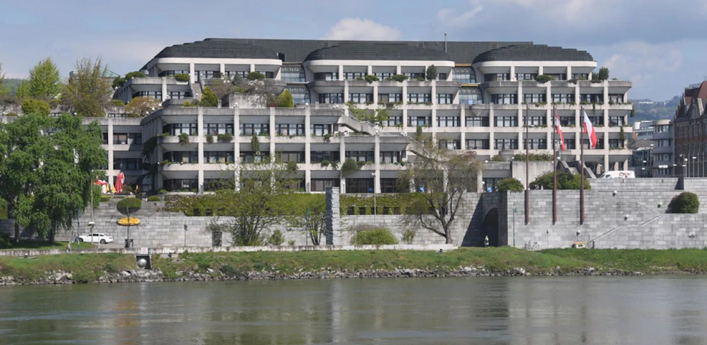 Securities sollen im Neuen Rathaus bald für mehr Sicherheit sorgen. 