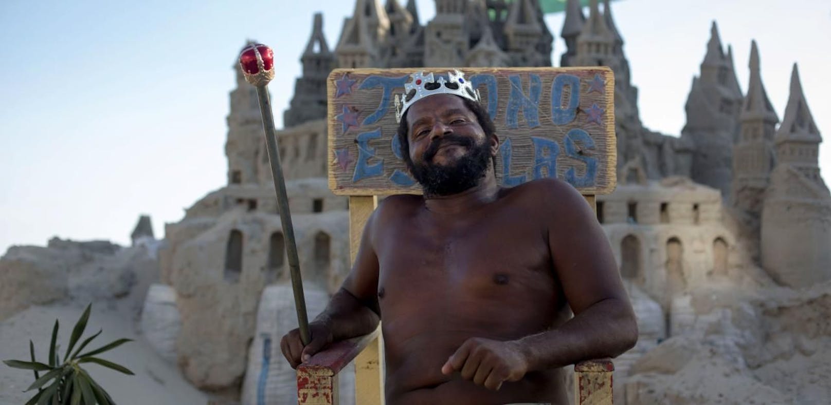 "König" lebt seit 22 Jahren in Schloss aus Sand