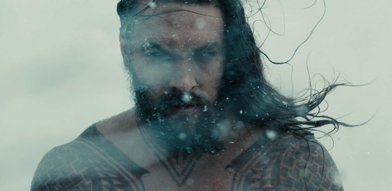 Aquaman lügt und kassiert einen Schlag ins Gesicht