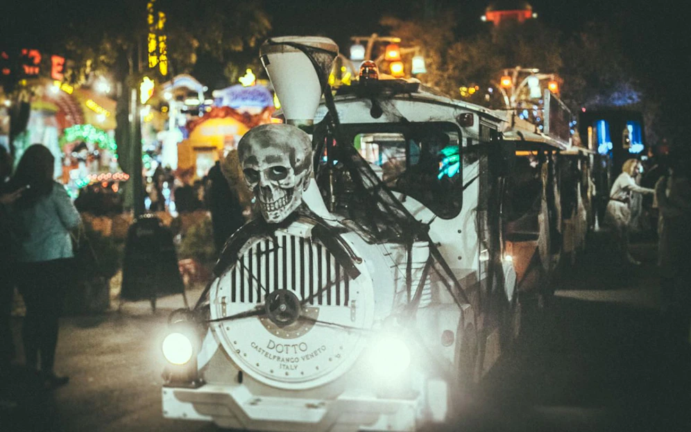 Im WIener Prater herrscht auf bei gedämpften Herbsttemperaturen heiße Stimmung. Highlight ist der große Halloween-Umzug am 31. Oktober.