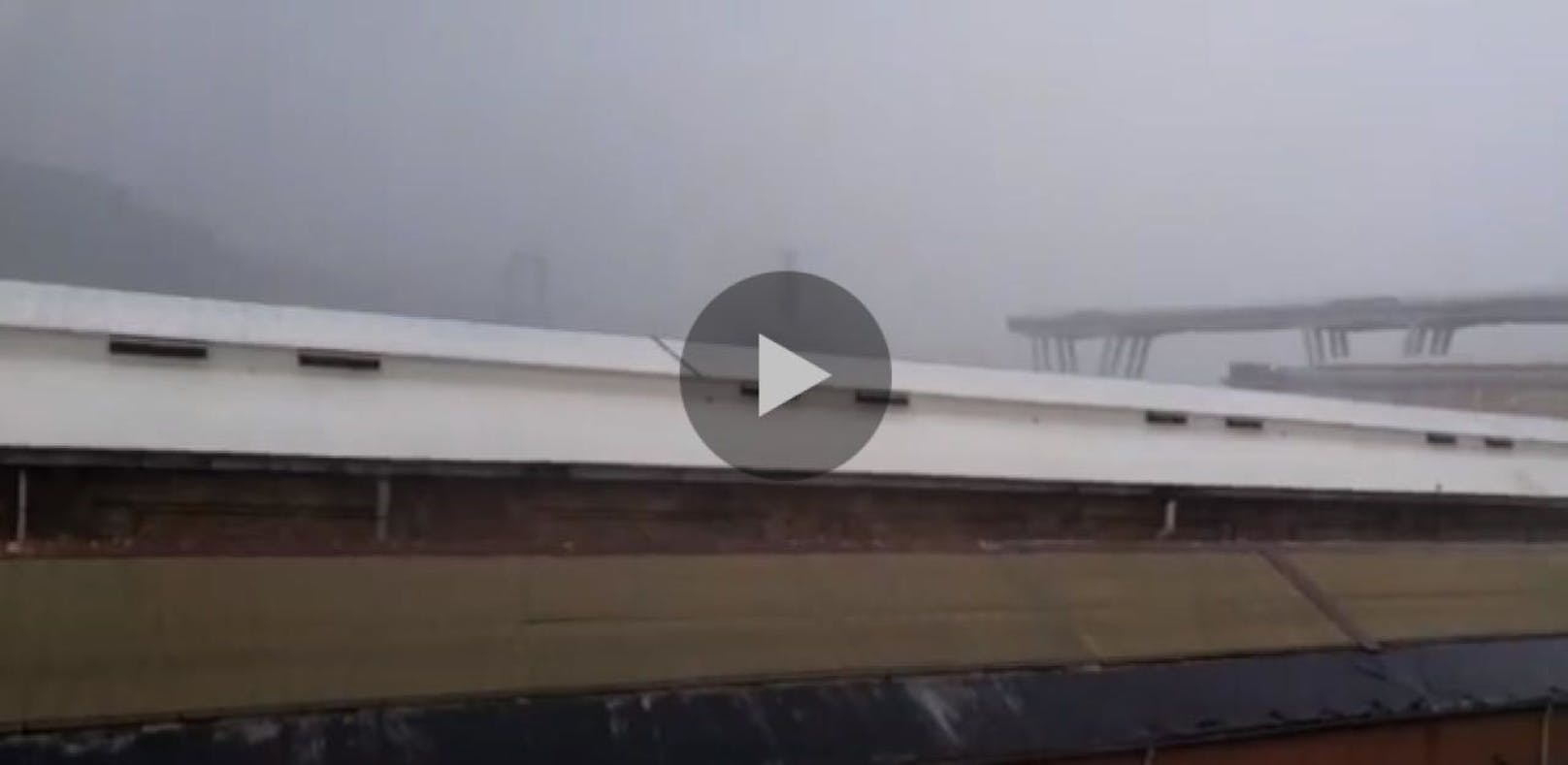 Video zeigt, wie die Brücke einstürzt