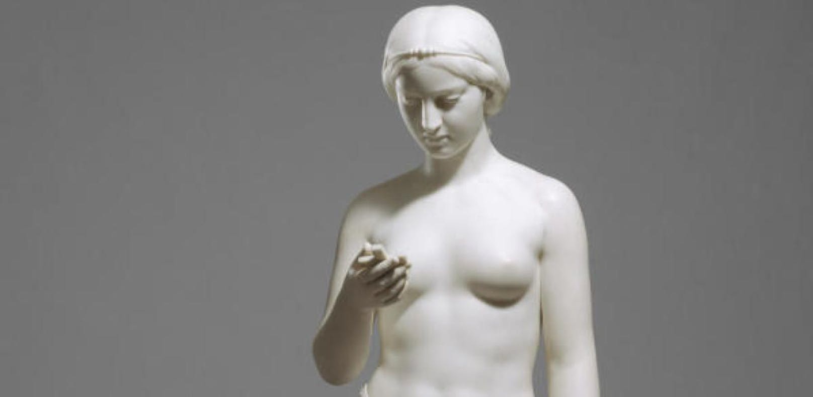 Hält diese Statue aus 1856 ein Handy in der Hand?