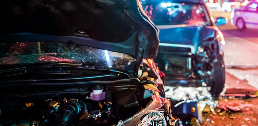 Der tragische Crash endete für alle Beteiligten, darunter ein 11-jähriges Mädchen, im Krankenhaus (Symbolbild). 