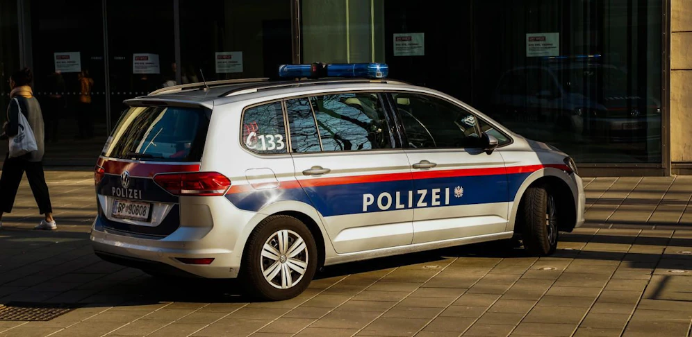 Die Polizei hat Mordermittlungen aufgenommen.