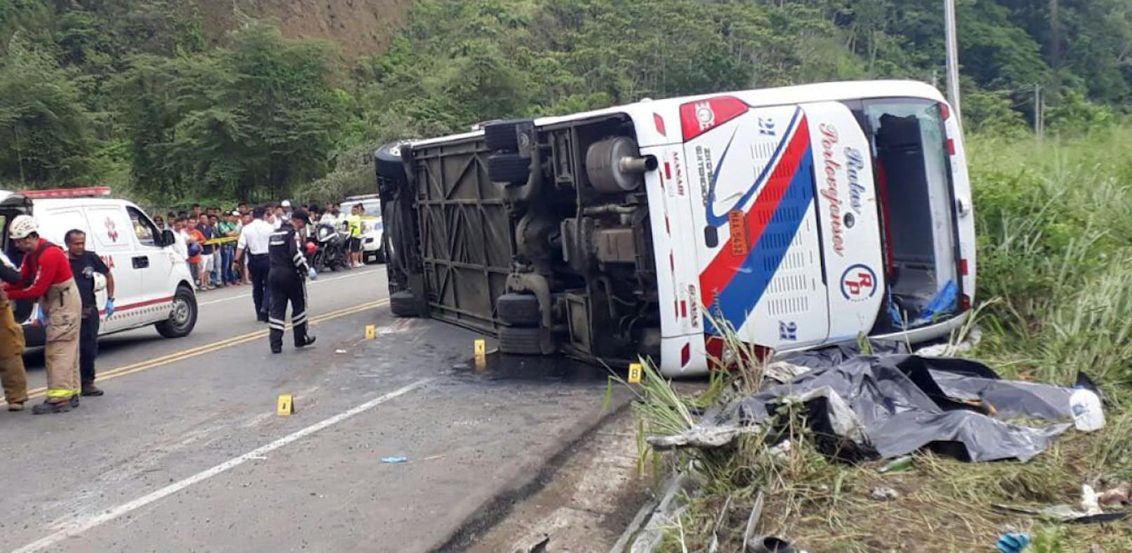 Bus-Unfall fordert zwölf tote Fußball-Fans