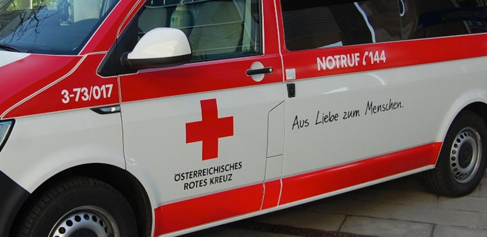 Vier Jugendliche wurden bei einem Mopedunfall verletzt.