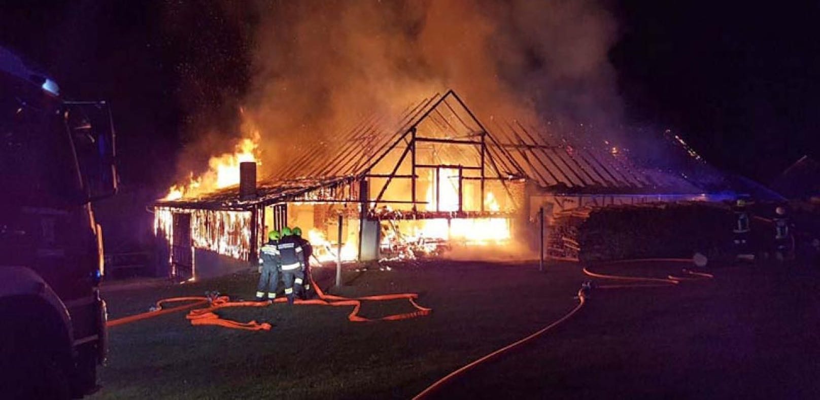 Großbrand im Waldviertel: Bauernhof in Flammen