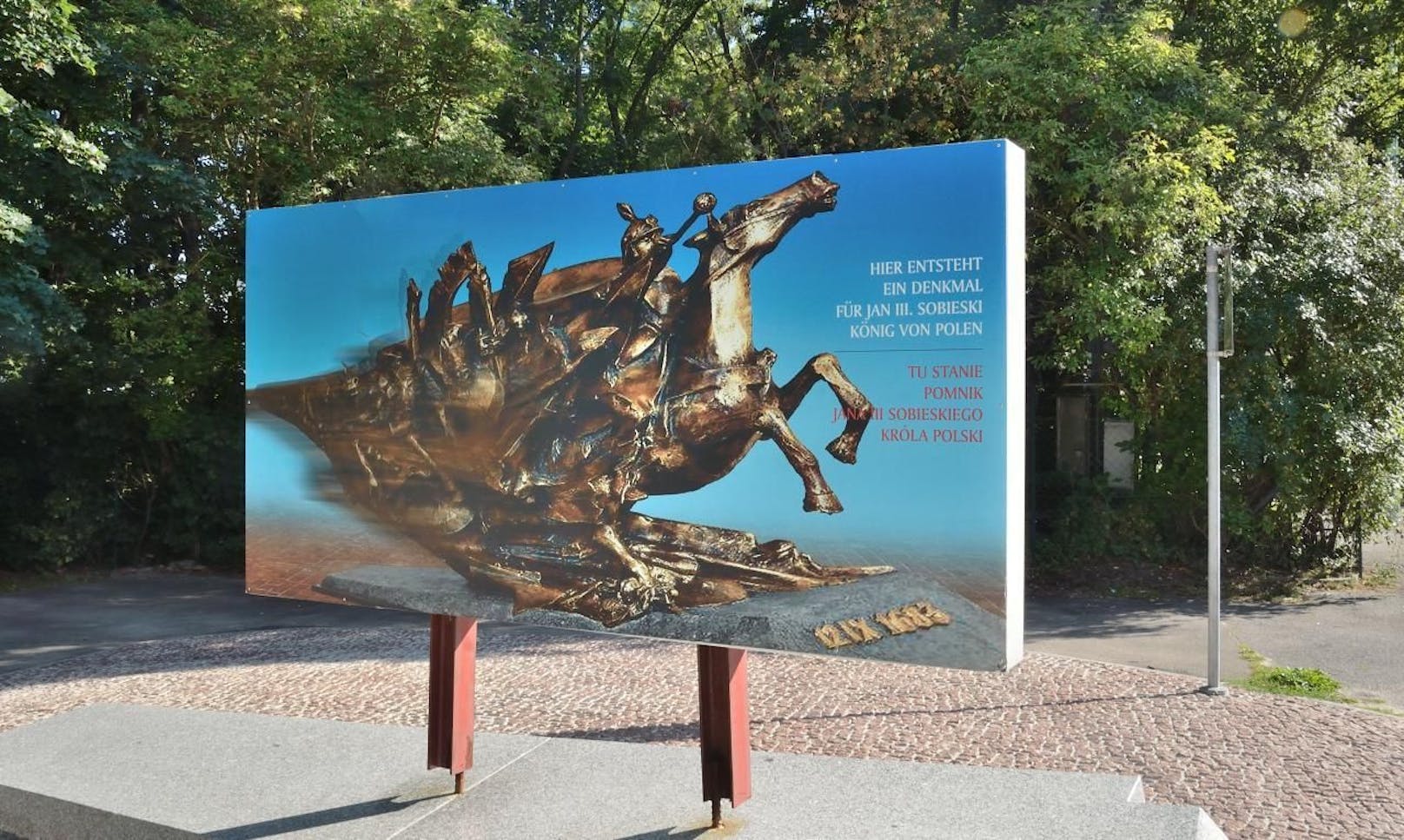 Bis Herbst 2016 stand auf dem Sockel beim Wiener Kahlenberg eine Tafel, auf der auch das nun abgelehnte Denkmal zu sehen war. (c) Wikipedia