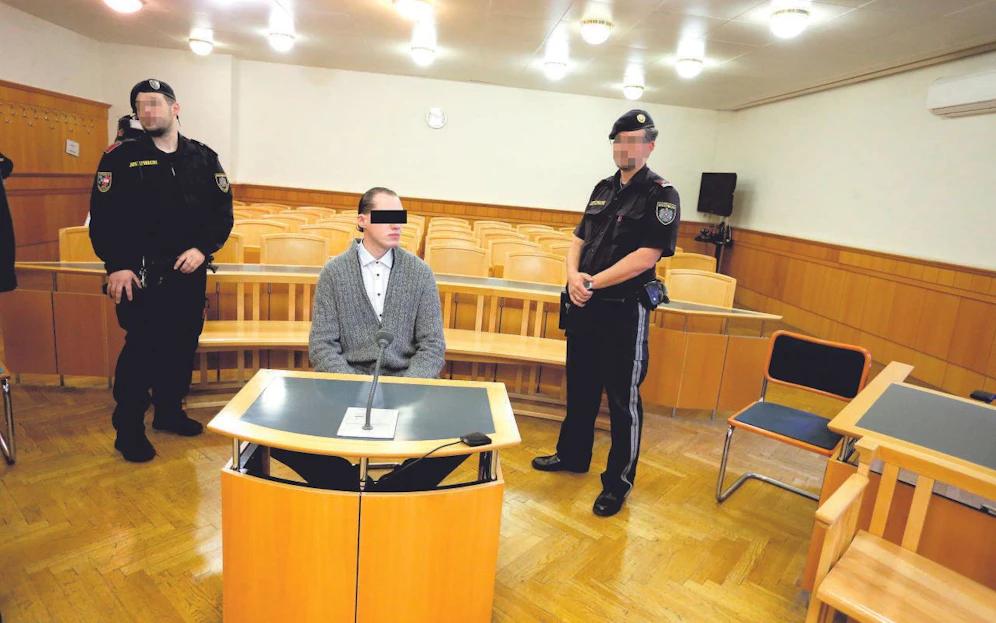21-Jähriger wegen Mordversuchs vor Gericht.