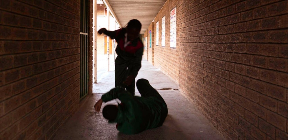 Ein 12-Jähriger wurde in einer Unterführung in Kleinmünchen verprügelt. Jugendliche filmten die Szene und stellten das Video ins Netz. (Symbolbild).