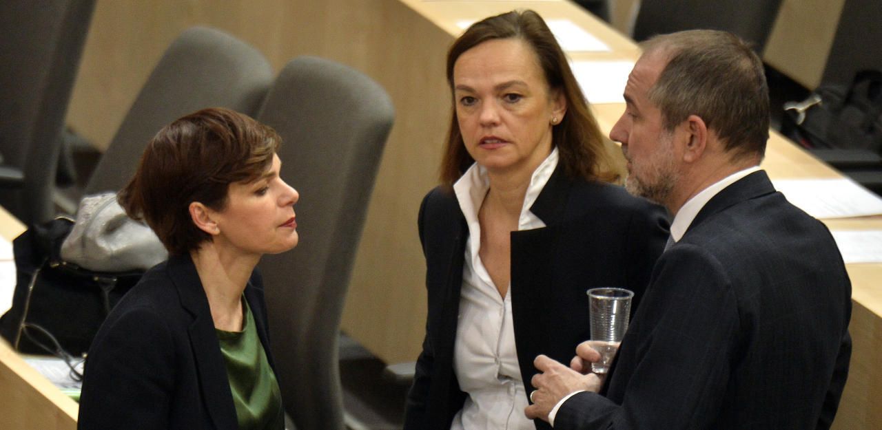 Heute.at - Kopftuch: SPÖ und Neos würden mit Strache reden