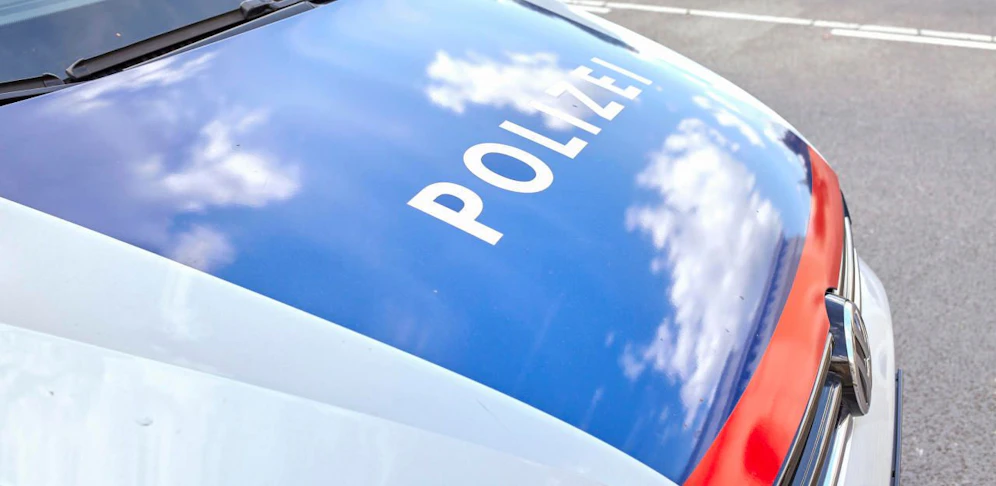 Die Polizei sucht nach Zeugen des Vorfalls, bittet um Hinweise.