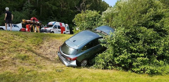 Drei eingeklemmte Personen bei Crash in St. Agyd am Neuwalde. 