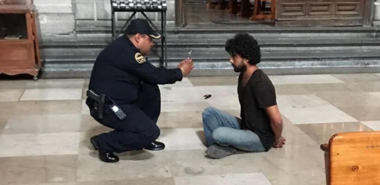 Heute.at - Attentat auf Priester: Hier sitzt der gefesselte Tät...