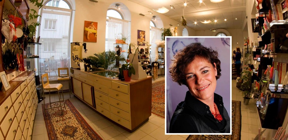 Sexual-Beraterin Ingrid Mack hilft ihren Schülerinnen zum Orgasmus zu kommen. 