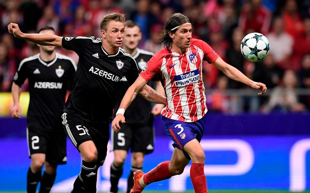 Filipe Luis gegen Jakub Rzezniczak