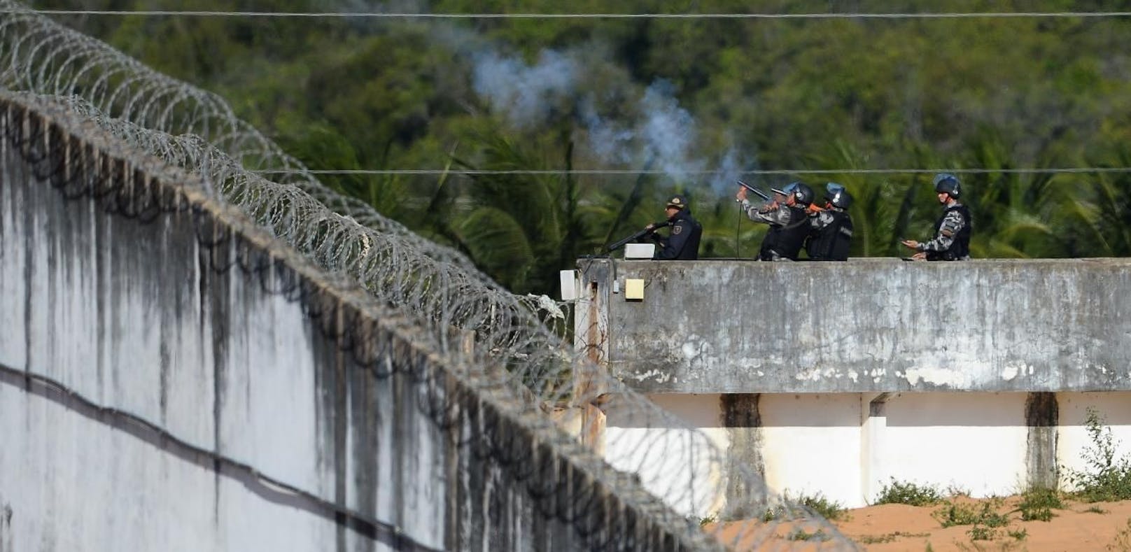 In einem brasilianischen Gefängnis kam es zu einer Auseinadnerstzung zweier Banden: Mindestens 52 Menschen starben.