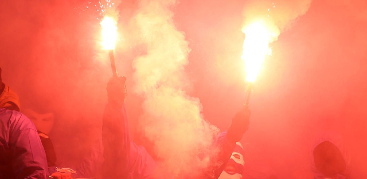 Heute.at - Betrunkene Fußballfans fackelten Gärten ab