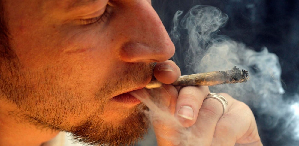 Der Joint geht auf den Staat. (Symbol)