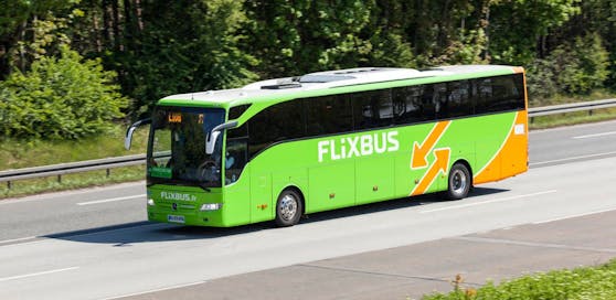 Premiere an Bord eines FlixBusses: Eine Frau brachte im Bus ein Baby zur Welt.