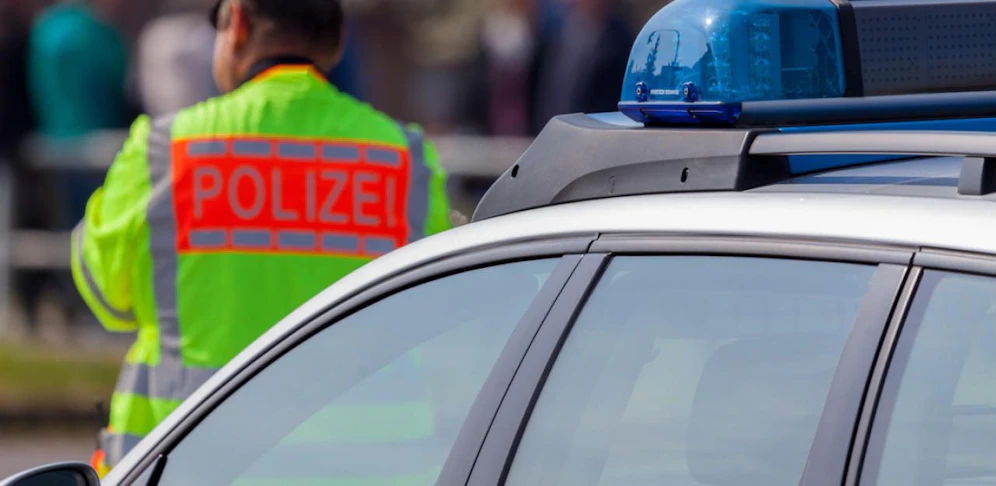 Die Polizei am Unfallort musste wegen der schwer betrunkenen Gaffer Verstärkung anfordern.