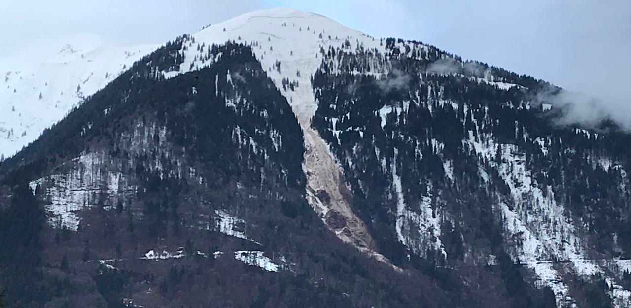 Heute.at - Riesiges Schneebrett im Gailtal abgegangen