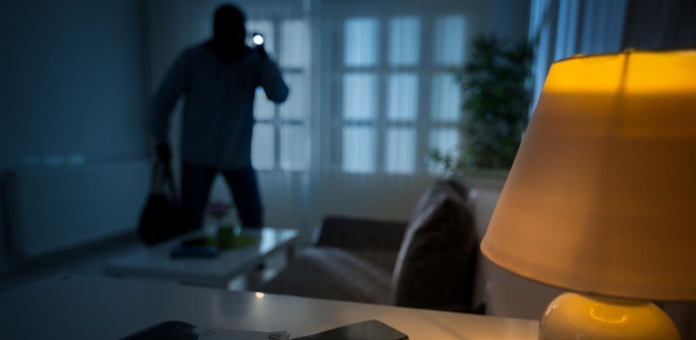 Die Einbrecher attackierten den Firmenchef und ergriffen die Flucht.