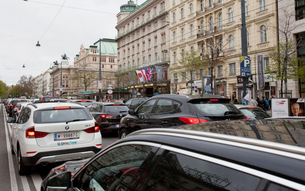 Staus und Hektik zehren an den Nerven beim Shopping.