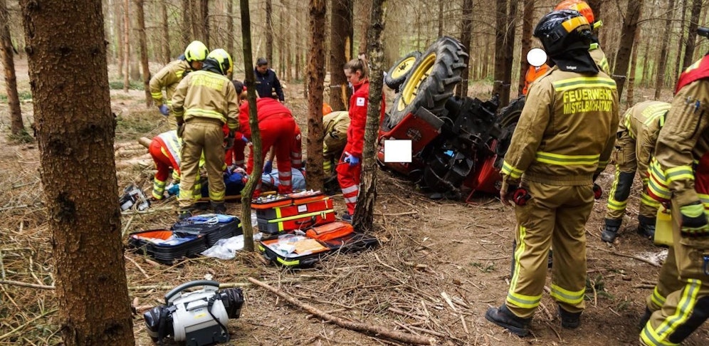 Die Rettungskräfte im Einsatz.
