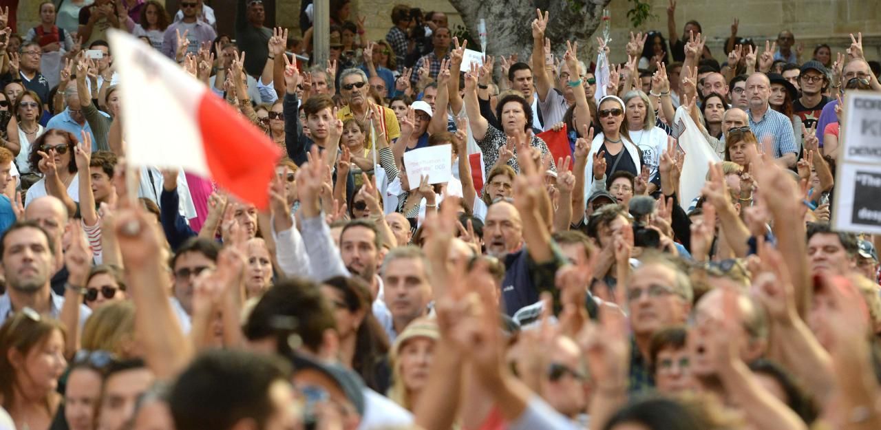 Heute.at - Massendemo nach Mord an Journalistin in Malta