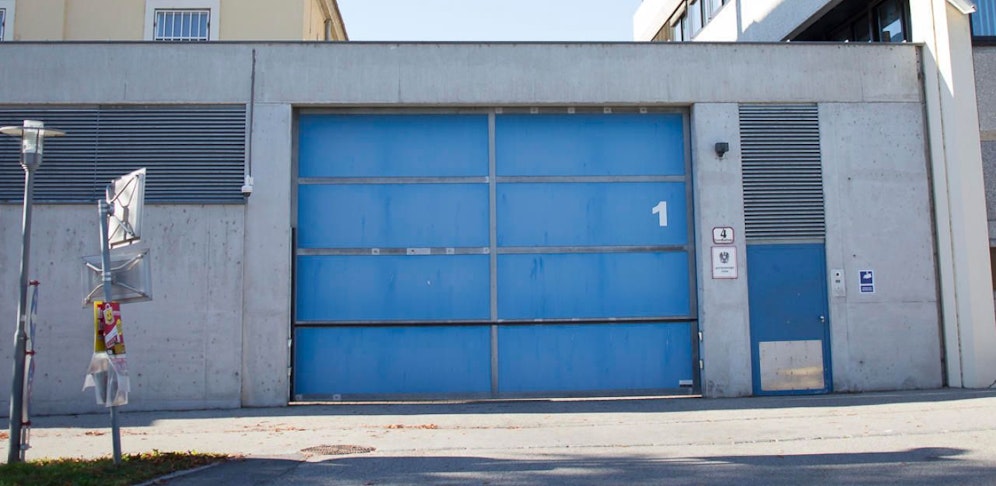 Eingangstor der JA Stein.